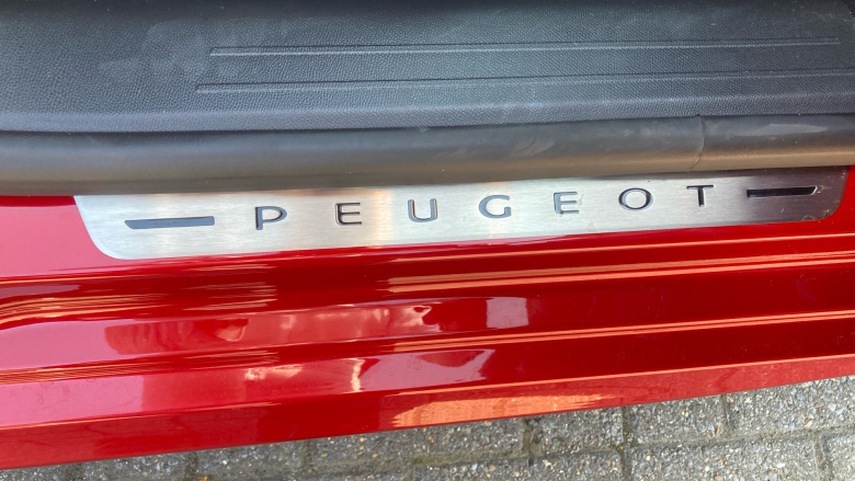 Peugeot 208 1.2 PureTech 100 GT Line 5dr EAT8 Petrol Hatchback